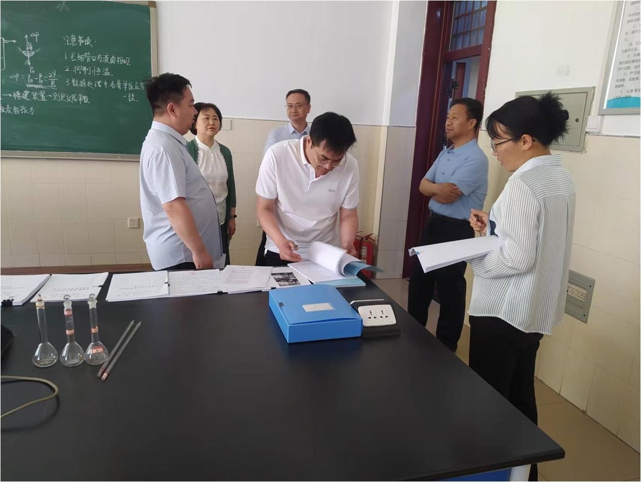 实验室安全检查图片.jpg 实验室安全检查图片.jpg