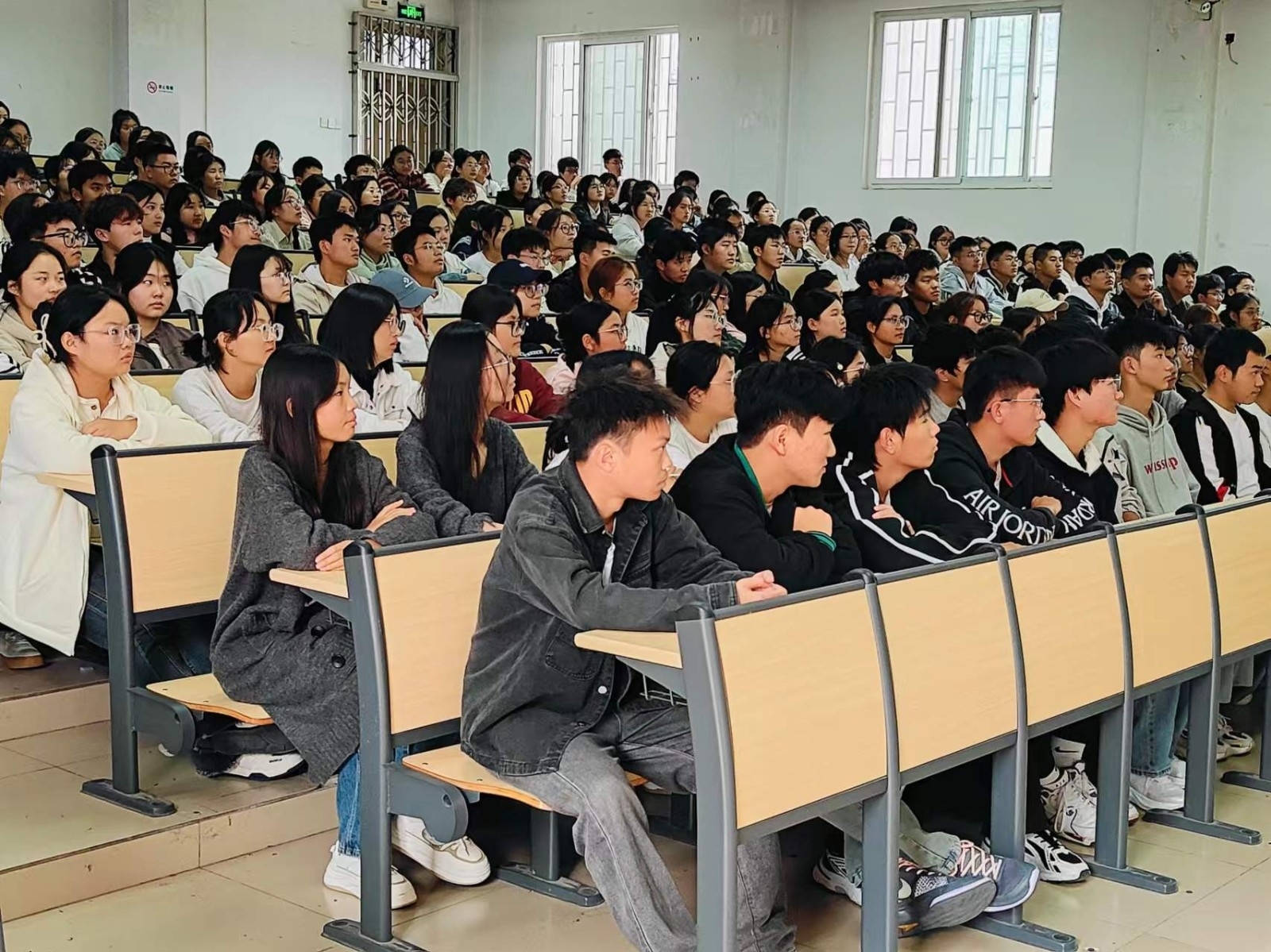 1_化学化工学院成功召开“喜迎华诞聚伟力,同心共筑中国梦”政治会议_20241101_1429929585012362060.jpg 1_化学化工学院成功召开“喜迎华诞聚伟力,同心共筑中国梦”政治会议_20241101_1429929585012362060.jpg